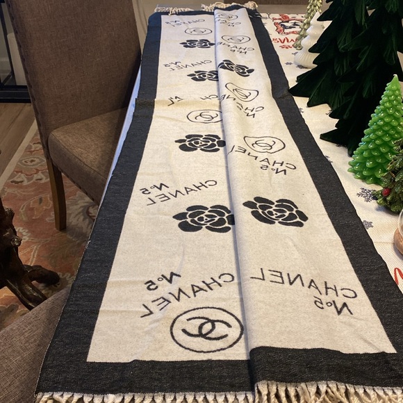 CHANEL NEW silk and cashmere soft oversized scarf shawl black&offwhite - Picture 11 of 11